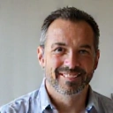 Πορτρέτο χαμογελαστού άνδρα